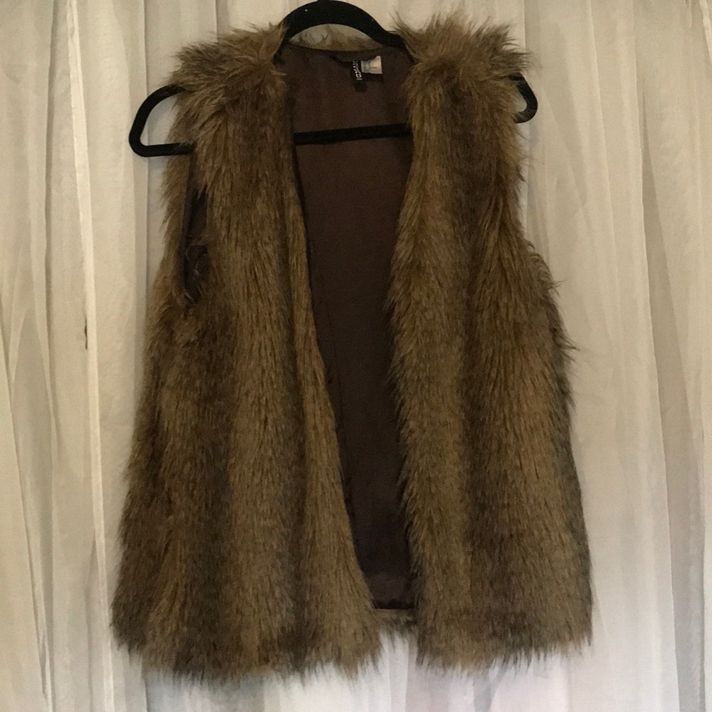 H&M Faux Fur Vest (M/L)